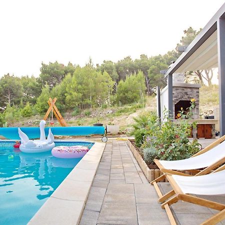 Villa Sara With Sea View And Private Heated Pool Omiš Buitenkant foto