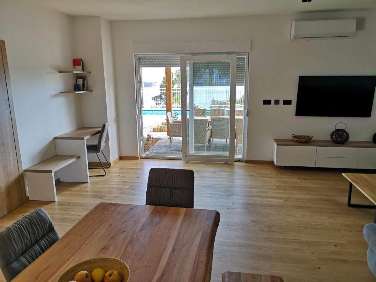 Villa Sara With Sea View And Private Heated Pool Omiš Buitenkant foto