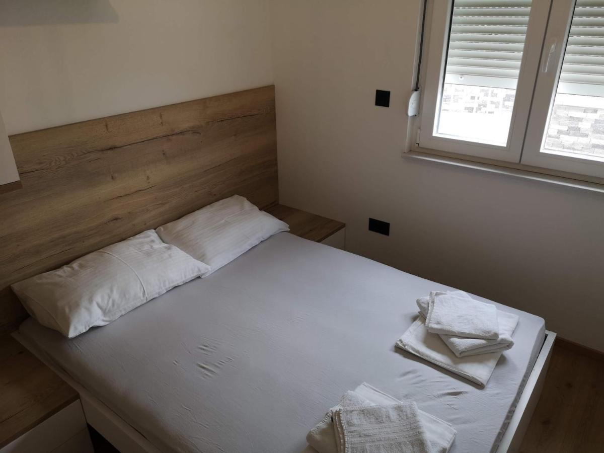 Villa Sara With Sea View And Private Heated Pool Omiš Buitenkant foto