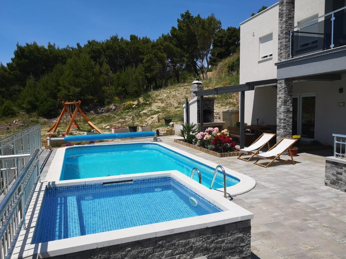 Villa Sara With Sea View And Private Heated Pool Omiš Buitenkant foto